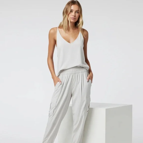 NWT Vuori Villa Cami in color Suede sz L - Picture 3 of 13